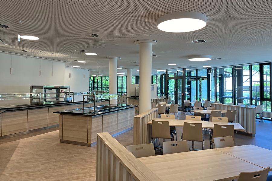 Essen in hellem und freundlichem Ambiente. Essen in hellem und freundlichem Ambiente.