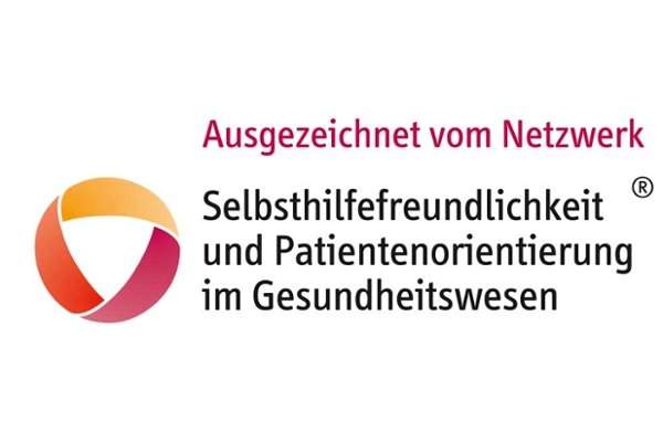 Logo mit Text: Ausgezeichnet vom Netzwerk Selbsthilfefreundlichkeit und Patientenorientierung im Gesundheitswesen